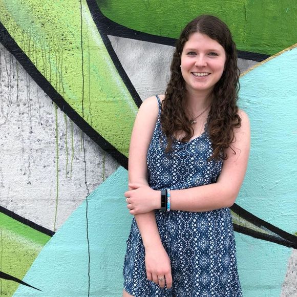 Meet your Posher, Caroline - Picture 1 of 1